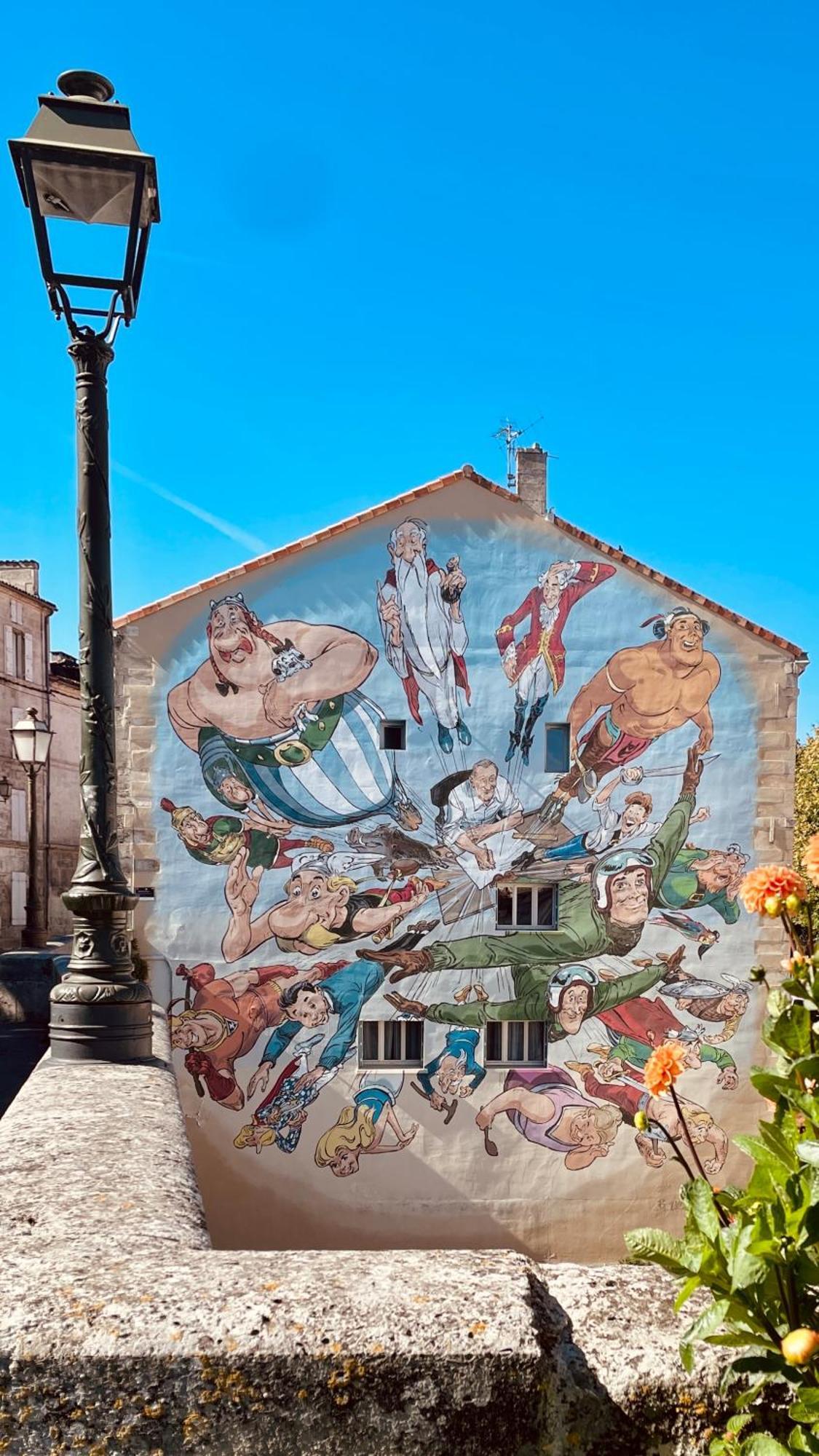 Appart Proche Gare Tgv Angouleme Deco Theme Bande Dessinee Exterior foto